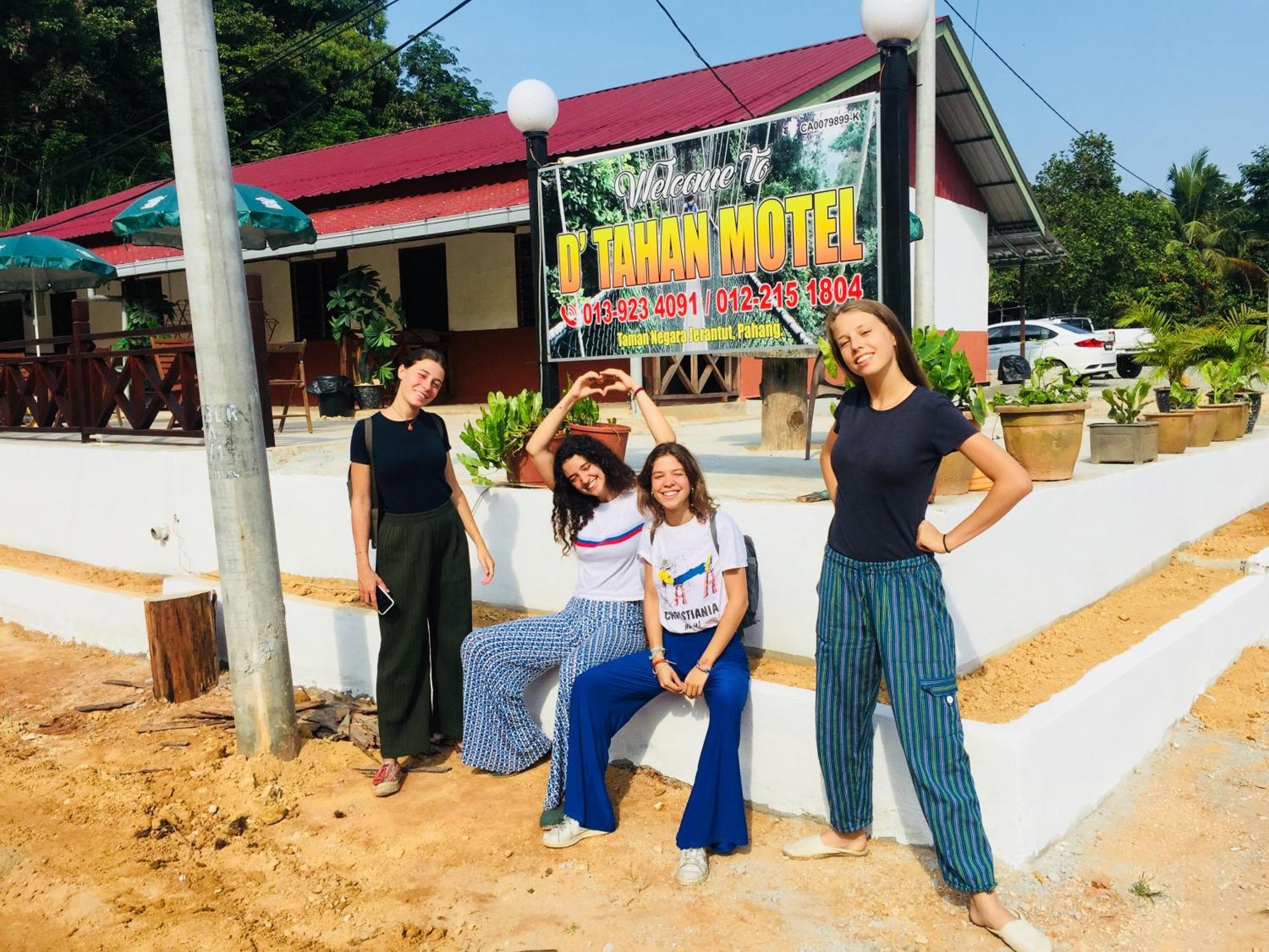 Dtahan Motel Taman Negara Куала Тахан Екстериор снимка